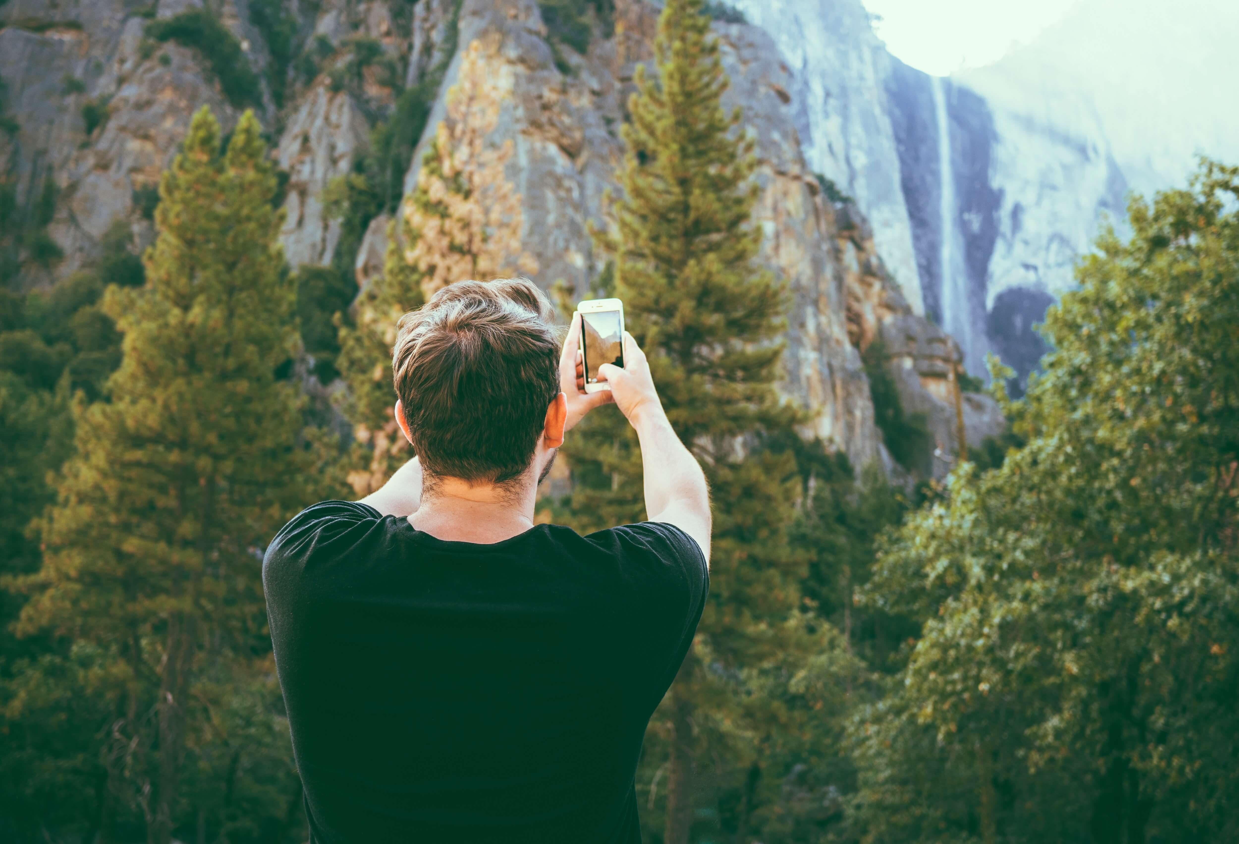 Фото для коммерческого использования. Мужчина в горах. Unsplash фотосток. Мужчина в горах лицо фотосток. Unsplash фотосток природа.