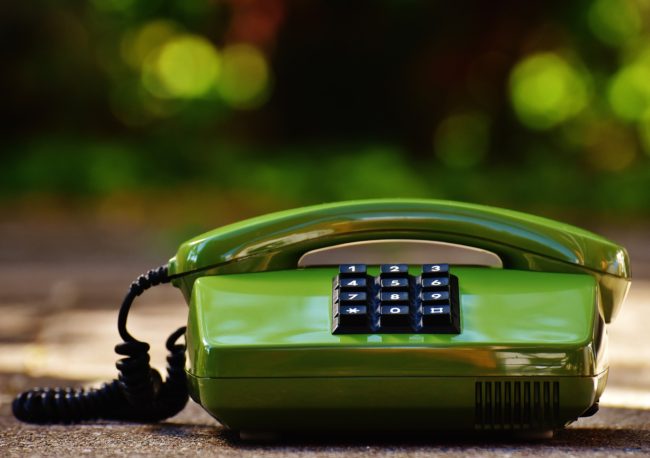 Phone Call vs. Email: How to Know when to Take the Conversation Offline